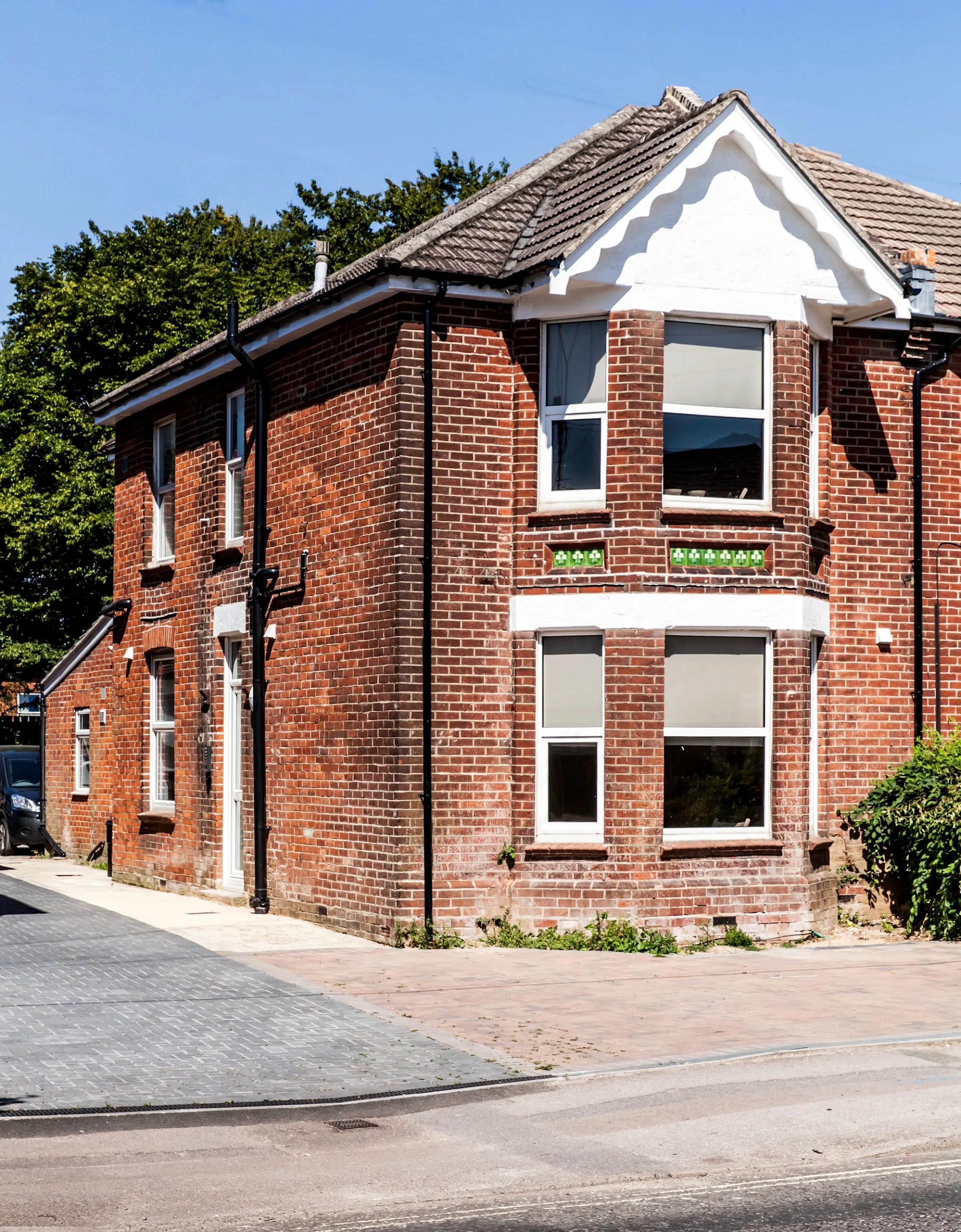 Beddoe Apartments (phone & book direct for best price and availability) Perfect for Contractors
