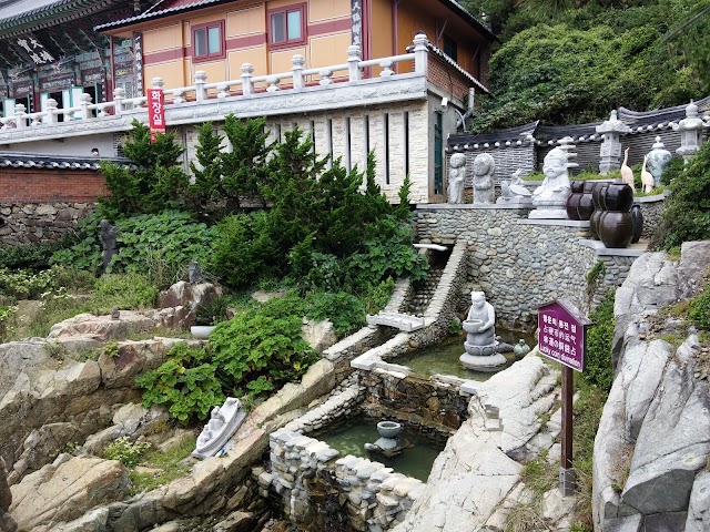 Yonggungsa Temple