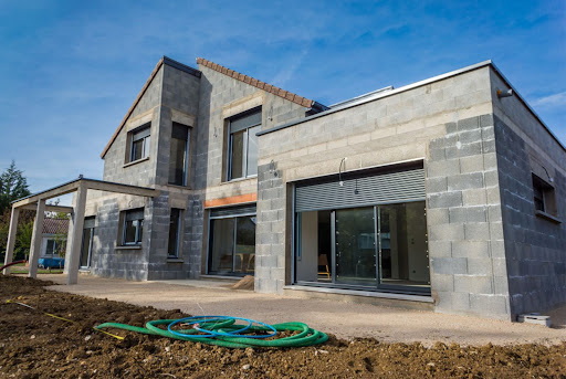 Photo de LMB Construction | Constructions BTP spécialisées dans le neuf : fondation, maison, piscine, garage, terrasse, clôture à Solliès-Pont (83210)