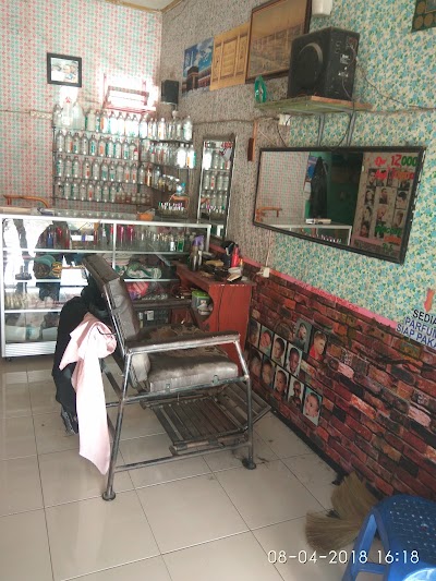Photos of Pangkas Rambut Den Hanoen