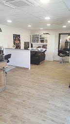 Photo n°7 de L'Atelier à Saint-Trivier-de-Courtes (Salon de coiffure)