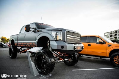 Photos of Ford Showroom