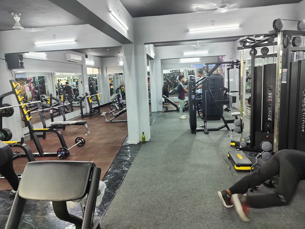Iron Club Fitness Zone Unisex Gym