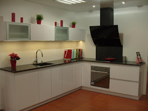 Photo n°2 de Cuisine Evolution à Lesneven (Magasin de meubles de cuisine)