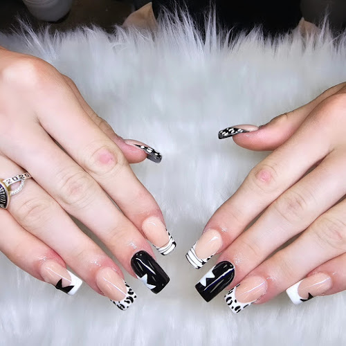 Signature Nails interior view