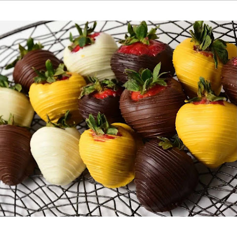 Cirque Confections & Chocolate by null