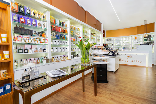 Dulce Calvo perfumería y centro de estética Gallery - Spain