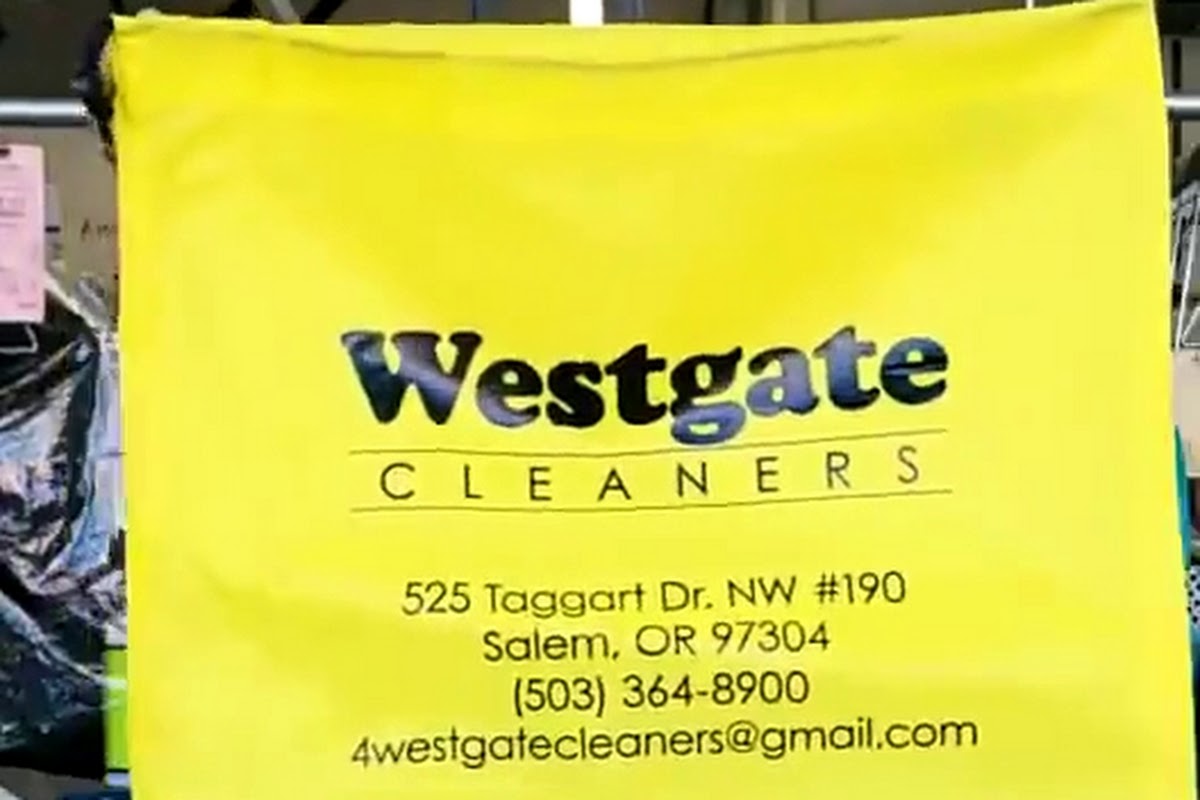 Seamster Cleaners storefront and entrance in Salem