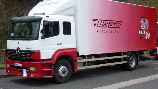Otamendi Logo