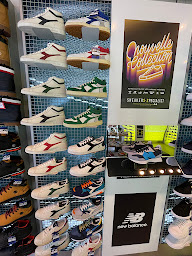 Photo n°5 de S2 Sneakers Specialist Boulogne-sur-mer à Boulogne-sur-Mer (Magasin de chaussures)