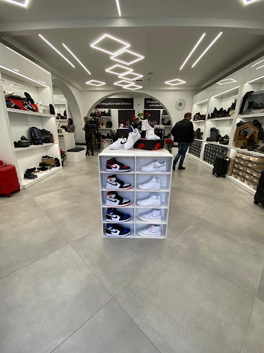 Esse Shoes Gallery - Italy