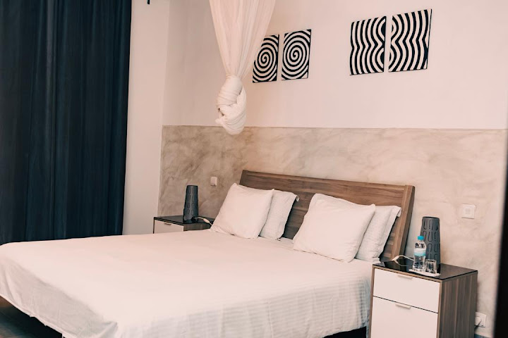 5 Swiss Hotel by null