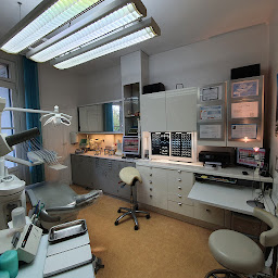 Photo n°1 de Calluaud Pierre Chirurgie de la gencive et de l'os, pose d'implants dentaires, chirurgie et soins dentaires à Bordeaux (Dentiste)