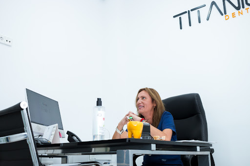 Titanium Dental Center S.L.P.
