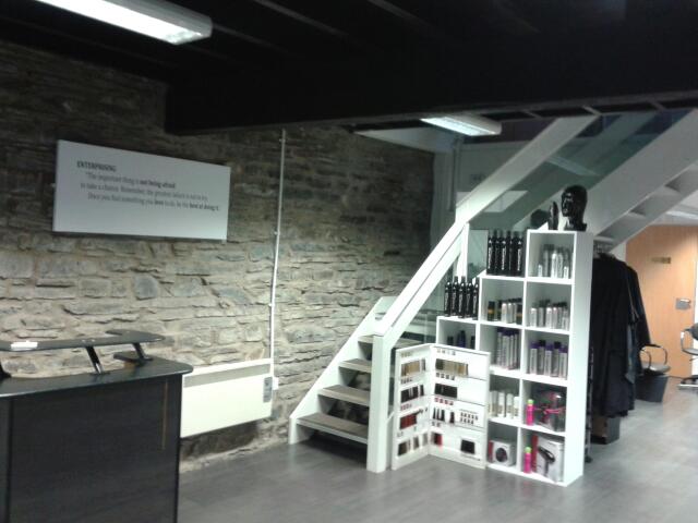THATCH UNISEX HAIRDRESSERS - Barber shop