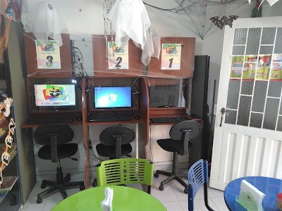 Photos of Cyber Fotos caf&eacute; JR