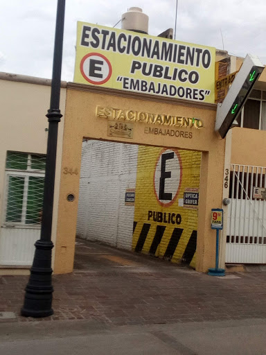 Estacionamiento Embajadores