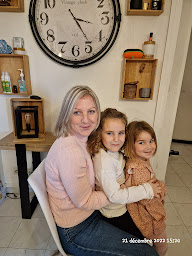 Photo n°21 de Coiffure mixte Caprice de Sandrine - Conseil en Image -Spécialiste couleur Mèches - Mariage - Toulon et Alentours -à Domicile à Toulon (Styliste)