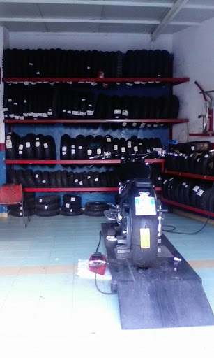 CENTRO PNEUMATICI AUTO E MOTO DI FRACAPANE VITTORIO & C. S.A.S. - Thumbnail