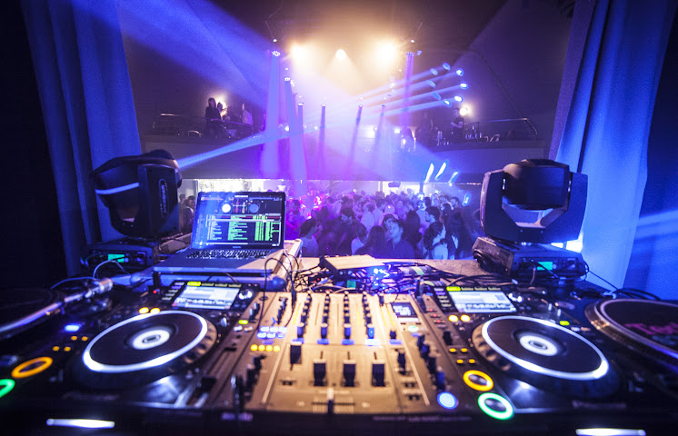 Les Étoiles by null