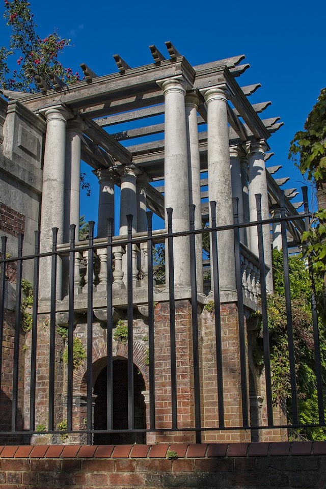 The Hill Garden and Pergola