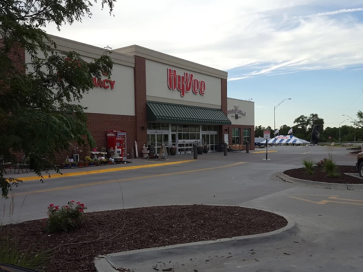 Hy-Vee Grocery Store