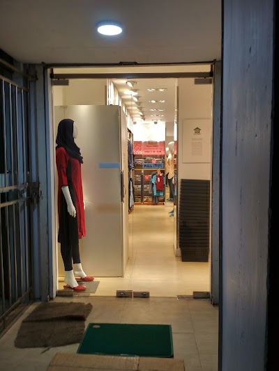 Photos of Grameen UNIQLO Science Lab Store