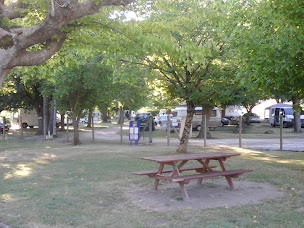 Photo n°7 de Camping de mon Village (Camping-Car Park) à Saint-Médard-de-Guizières (Terrain pour camping-cars)