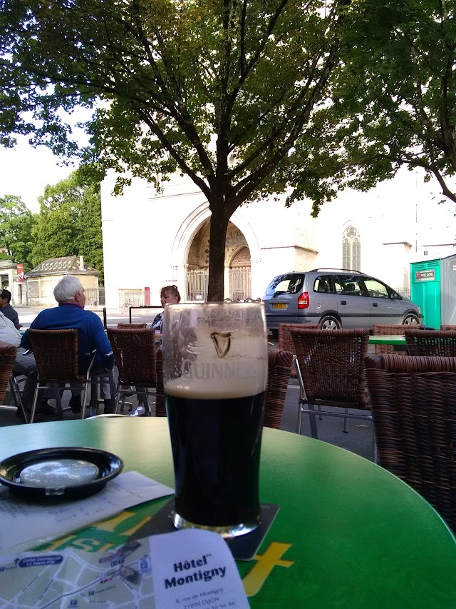 Flannery's Irish Pub