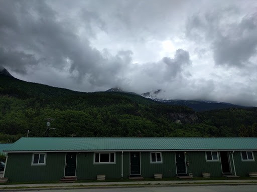 Mountain Shop - Visual