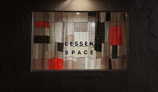 Lessen Space - Visual