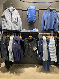 Photo n°12 de Millet Annecy à Annecy (Magasin de vêtements pour femmes)
