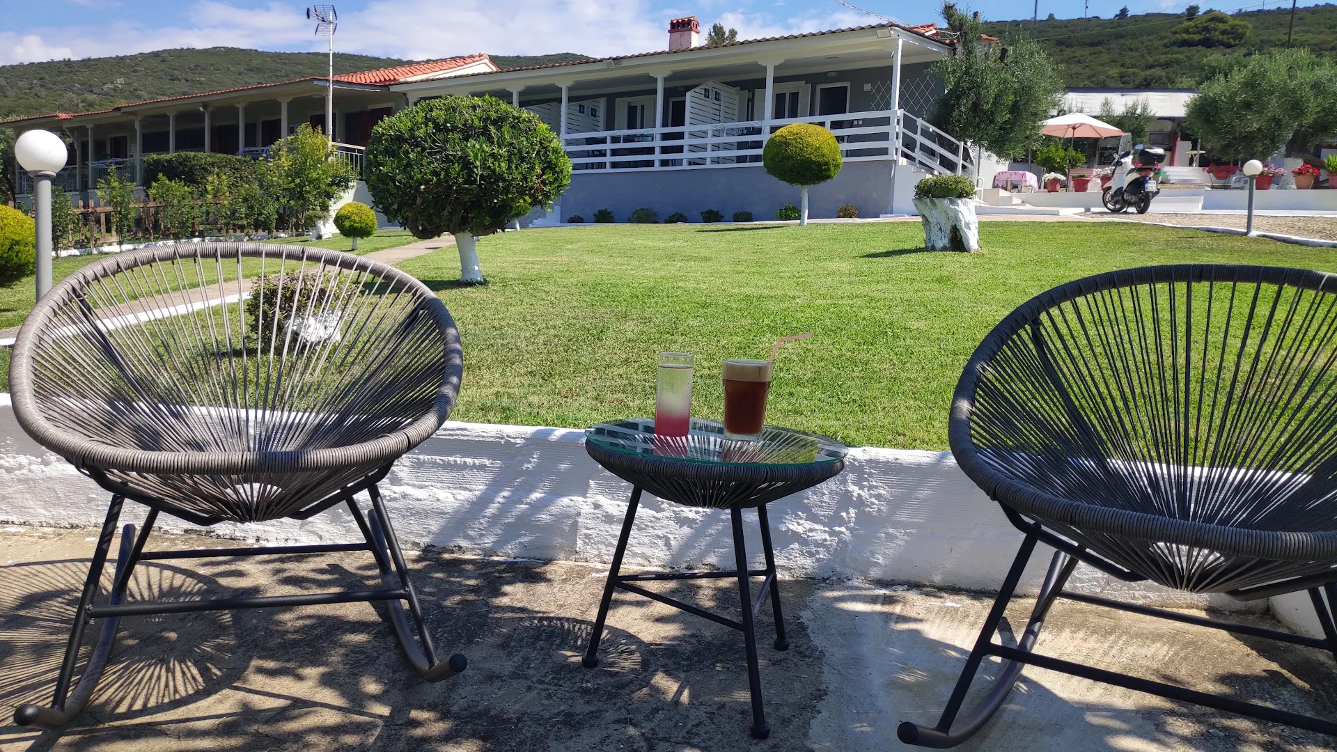 Garlis Apartments