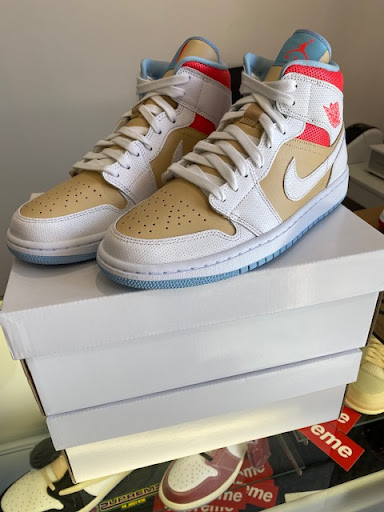 NE Sneakers & Soda Bomb - Thumbnail