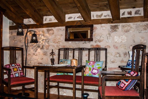 Casa Rural La Fuente del Poval en la provincia de Segovia, para 8 personas. Con billar, futbolín, WIFI, barbacoa y chimenea. - Thumbnail