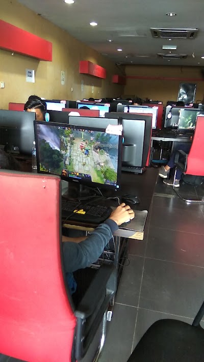 photo of Fullhouse Cyber Cafe