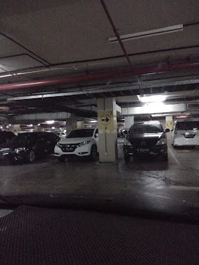 Basement Parking Sumarecon Mall Serpong, Author: Debbie Nofrita