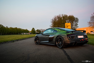 Photo n°21 de UJ Motors à Croissy-Beaubourg (Garage automobile)