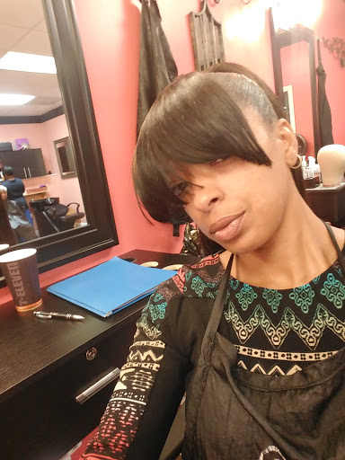 Miss Dee/ Senior Cosmetologist - Thumbnail