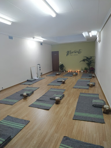 Estudio de yoga y pilates Momento