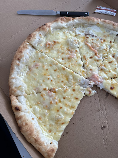 Photo 3 - YOLO PIZZA
