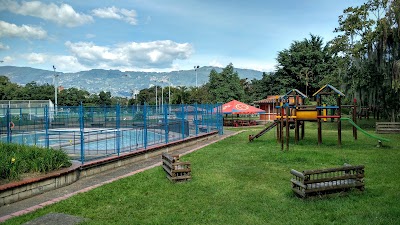 Photos of Centro de Recreaci&oacute;n y Formacin Deportiva