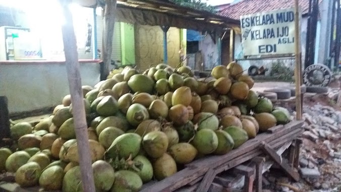 Es kelapa Edy, Author: Andi Nugraha