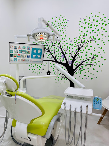Dr Marcia Lewry Dental Logo