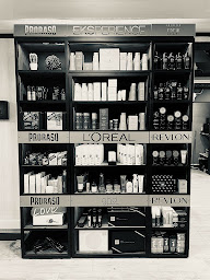 Photo n°16 de Coiffeur barbier à Montebourg (Magasin de produits de beauté)