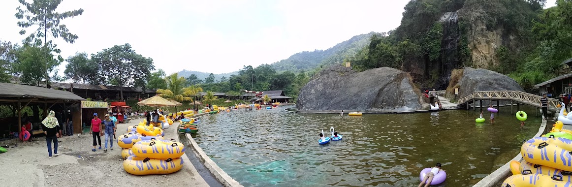 Car Lot Bidadari Waterfall, Author: deden indra setiawan