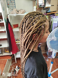 Photo n°4 de Chez mamico tresse africaine à Alès (Salon de coiffure)