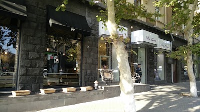 Photos of De Laur Jewelry