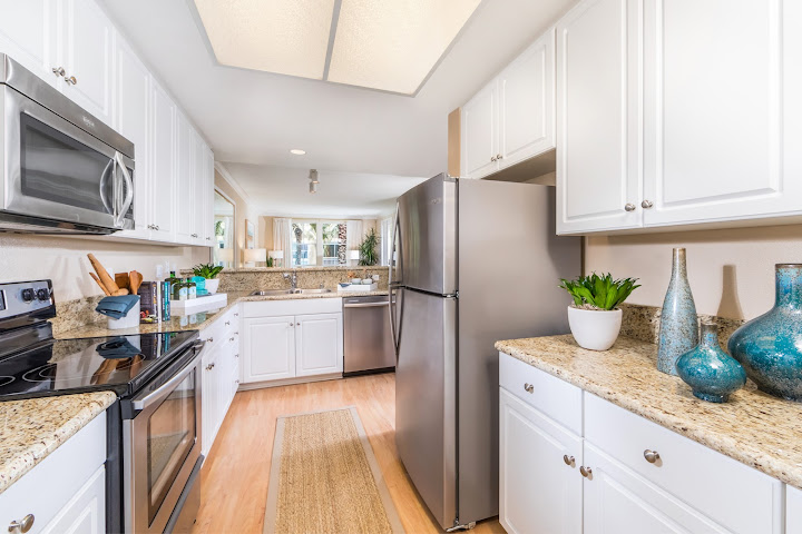 La Jolla Palms Apartment Homes by null