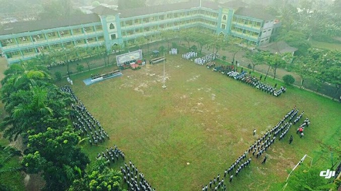 Pondok Pesantren Al Amanah Al Gontory Putri, Author: Juan Syahbana